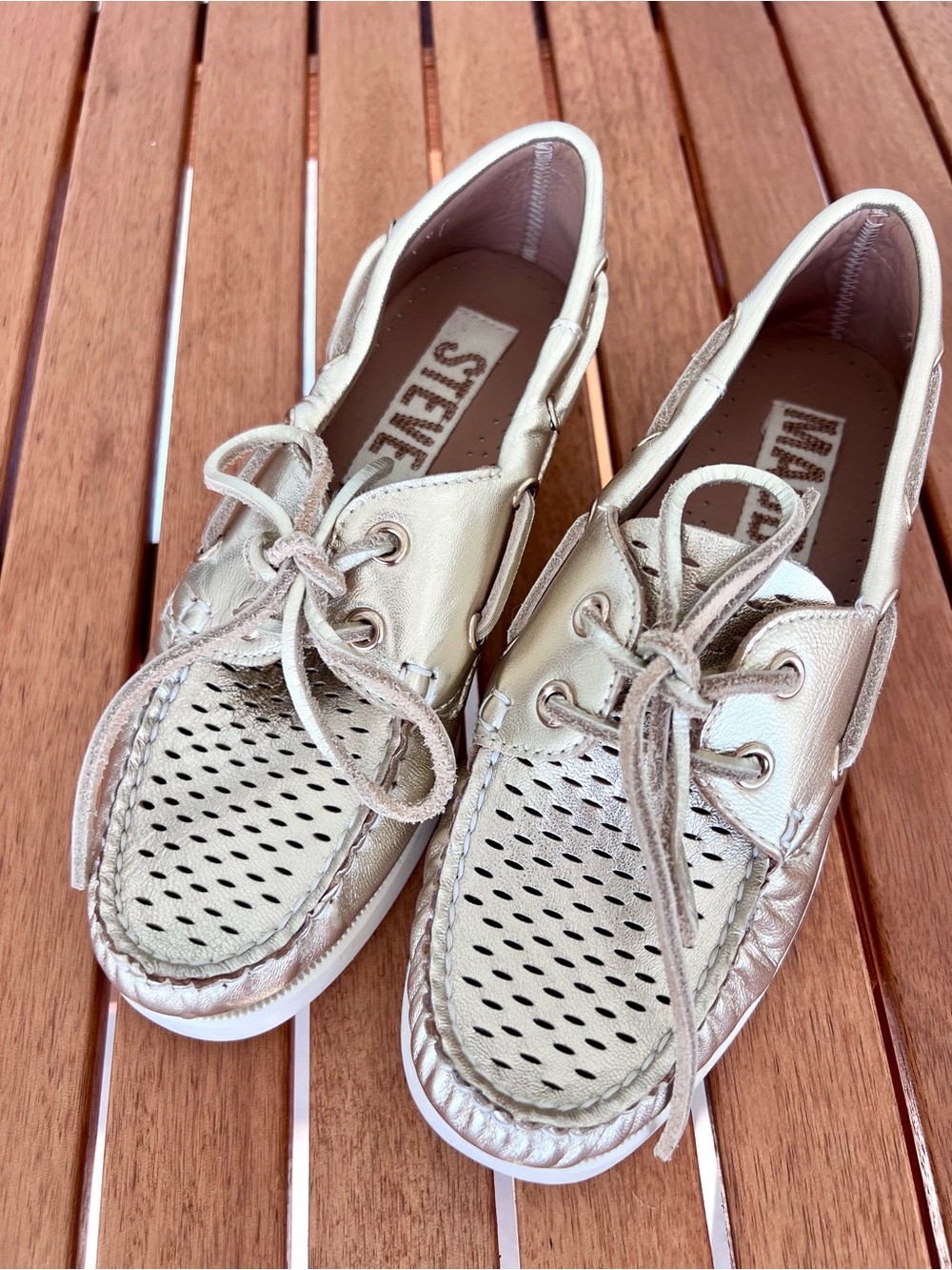 Steve Madden Women’s Metallic Champagne Moccasin Loafer Boat Shoes Sail Sz6 Flaw